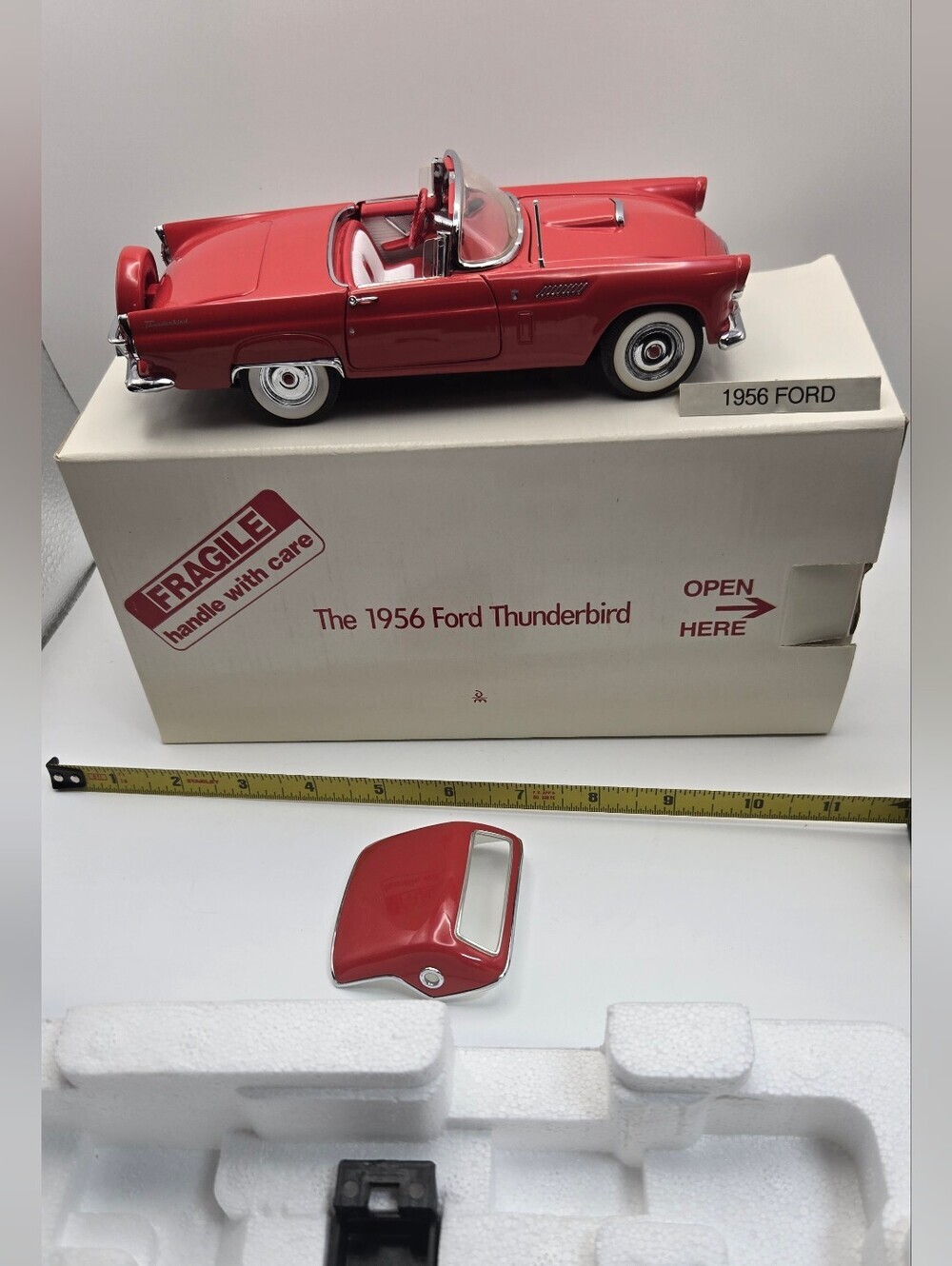 Danbury Mint 1:24 Scale 1956 Ford Thunderbird